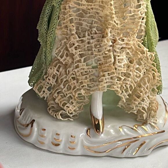 Vintage Victorian starched lace figurine  porcelain - Picture 5 of 12